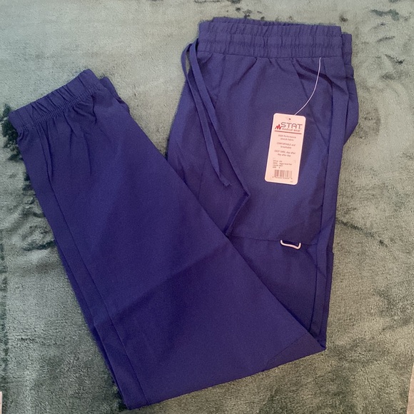 New- Small V Neck Scrub Top & Jogger Scrub Pant - Picture 5 of 7